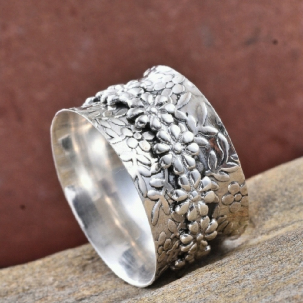 Stunning Solid 925 Sterling silver spinner ring
